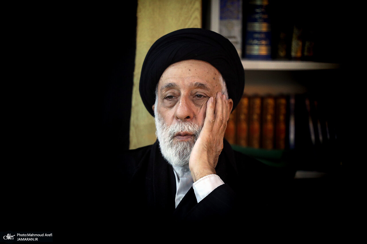 سیدهادی خامنه ای در مراسم ادای احترام به برادر شهیدش: شهادت مناسب ترین دستمزد ایشان بود سیدهادی خامنه ای در مراسم ادای احترام به برادر شهیدش: شهادت مناسب ترین دستمزد ایشان بود