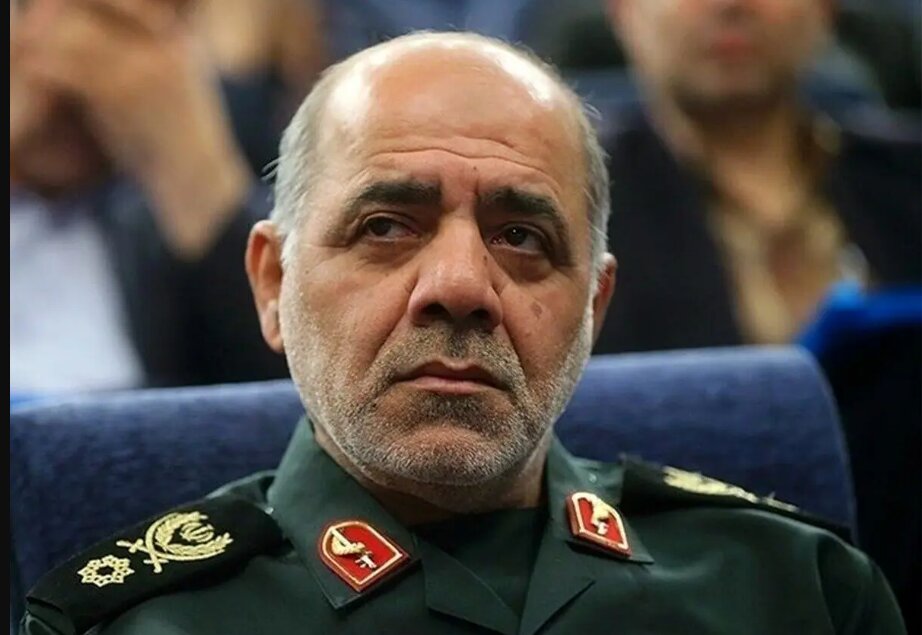 دیدار فرمانده قرارگاه خاتم الانبیا با خانواده شهید خادمی/ او در مجموعه اطلاعات و امنیت کشور، یک چهره تکرارنشدنی و غیرقابل قیاس است دیدار فرمانده قرارگاه خاتم الانبیا با خانواده شهید خادمی/ او در مجموعه اطلاعات و امنیت کشور، یک چهره تکرارنشدنی و غیرقابل قیاس است