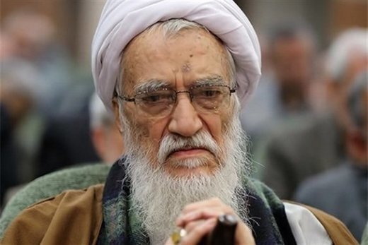 وداع آیت‌الله موحدی کرمانی با پیکر رهبر شهید انقلاب