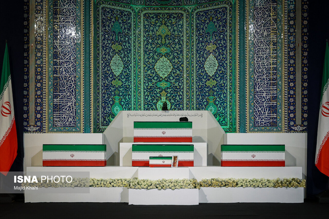 وداع ملت با رهبر/ بُهت و بغض مسئولان مراسم تشییع رهبر شهید + جدول وداع ملت با رهبر/ بُهت و بغض مسئولان مراسم تشییع رهبر شهید + جدول