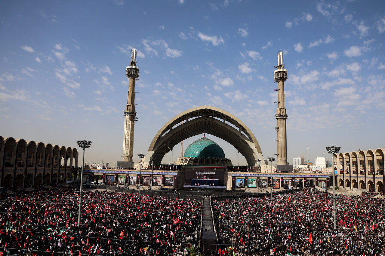 پایان مراسم وداع با رهبر شهید انقلاب در مصلی در ساعت ۲۲ پایان مراسم وداع با رهبر شهید انقلاب در مصلی در ساعت ۲۲