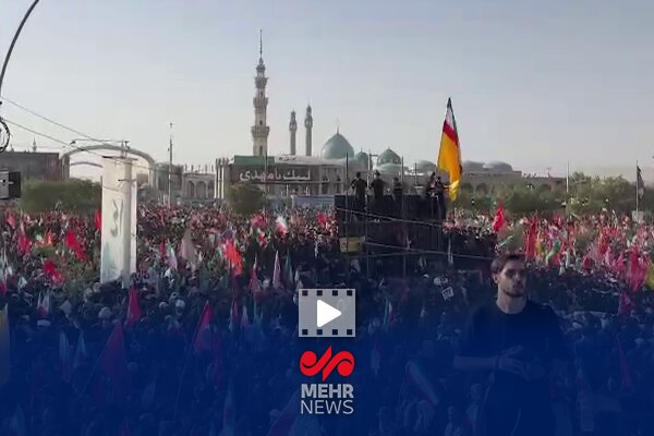 گزارش خبرنگار مهر از سیل جمعیت در مسیرهای منتهی به مسجد مقدس جمکران گزارش خبرنگار مهر از سیل جمعیت در مسیرهای منتهی به مسجد مقدس جمکران