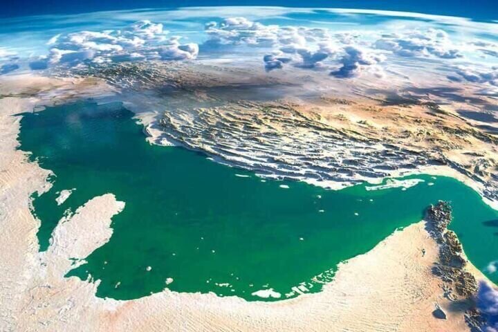 یک منبع نظامی: تنگه هرمز همچنان مسدود و ادعای سنتکام بیاساس است یک منبع نظامی: تنگه هرمز همچنان مسدود و ادعای سنتکام بیاساس است